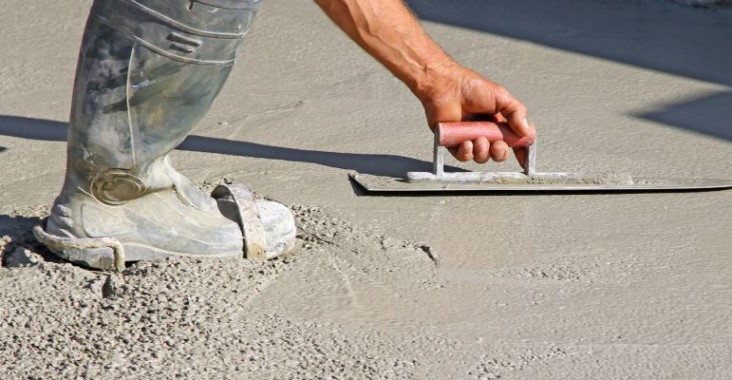 Comment couler une dalle de béton en terre-plein