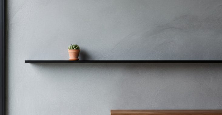 Est-il possible d'appliquer un béton lissé sur un mur?