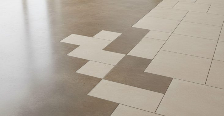 Est-il possible de combiner béton lissé et carrelage au sol?