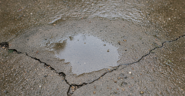 Quels sont les inconvénients du béton lissé en extérieur?